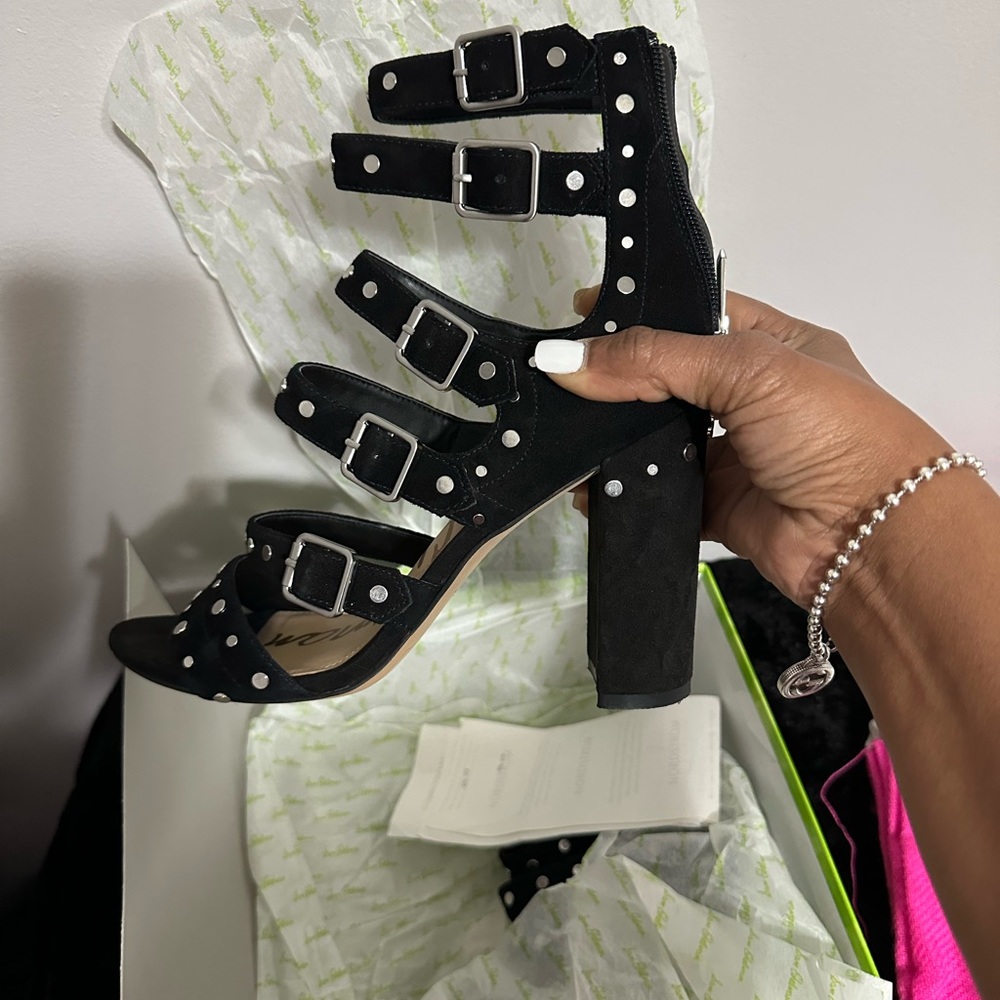 Shoes - Picture 4 of 7